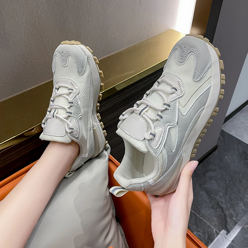 

Новинка, летние белые туфли на толстой подошве, универсальные туфли, увеличивающие рост, сетчатые дышащие легкие женские спортивные Нескол...