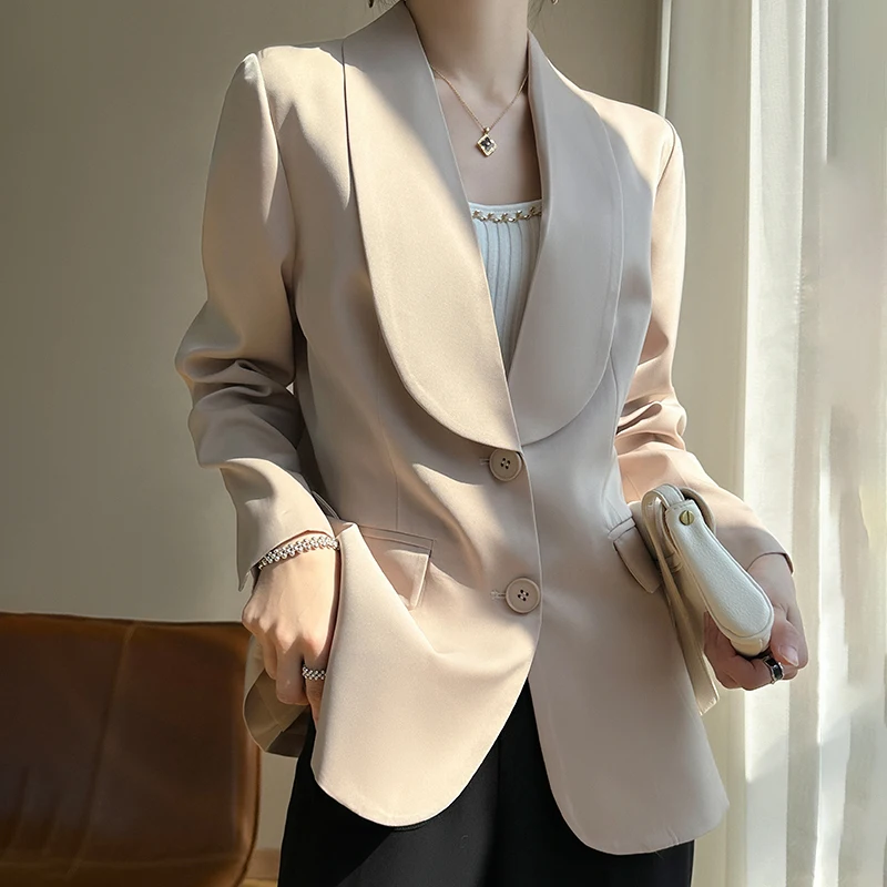 Рисунок 6 - Женский костюм из сатина с уксусной кислотой