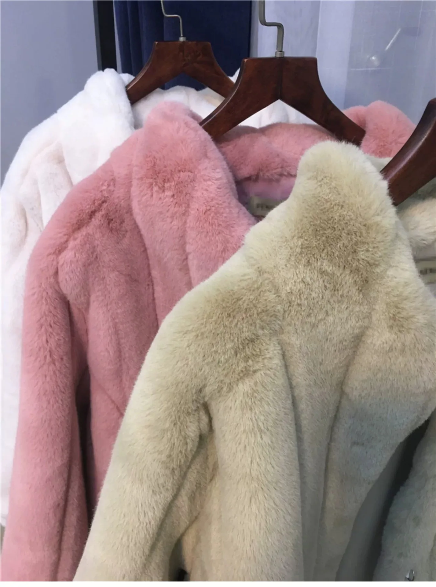 Mid-autumn and winter long plush clothes loose lambswool coat