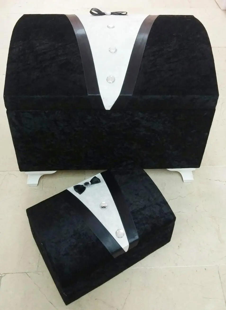 

Groom Figured Velvet 2li Dower chest Black