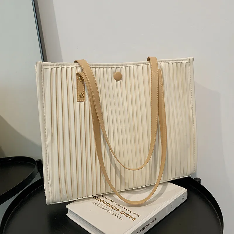 

Large-capacity shoulder bag women's Vertical stripes metal magnetic buckle storage bag PU waterproof Toiletries Organiser