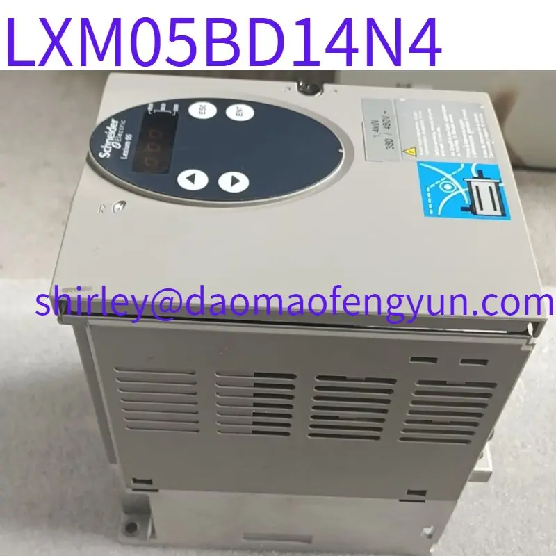 Бывший в употреблении сервопривод LXM05BD14N4 1.4KW Быстрая доставка