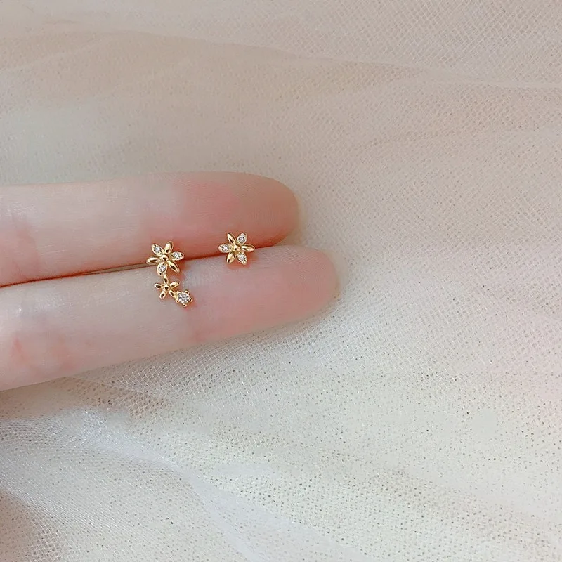 

Tiny Minimalist Silver Gold Color Korean Mini Heart Flowers Stud Earrings For Women Student Teen Ear Piercing Jewelry
