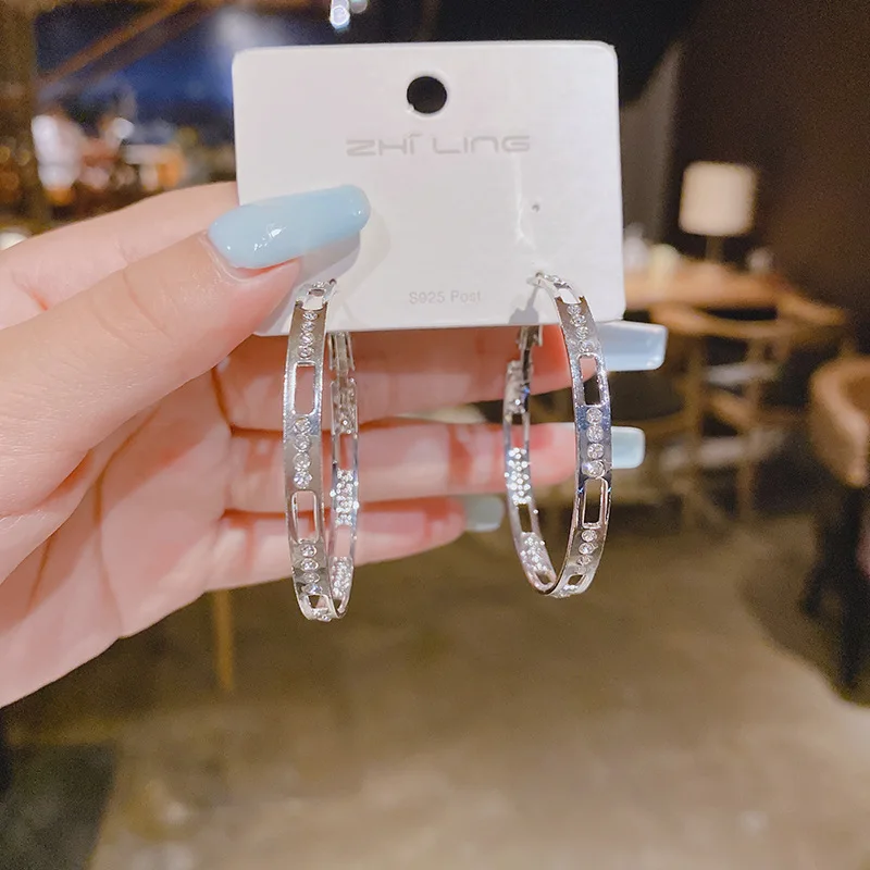 

S925 Silver Needle Simple Personality Exaggerated Flash Drill Claw Chain Winding Earrings Temperament Earrings 2022 New Fashion