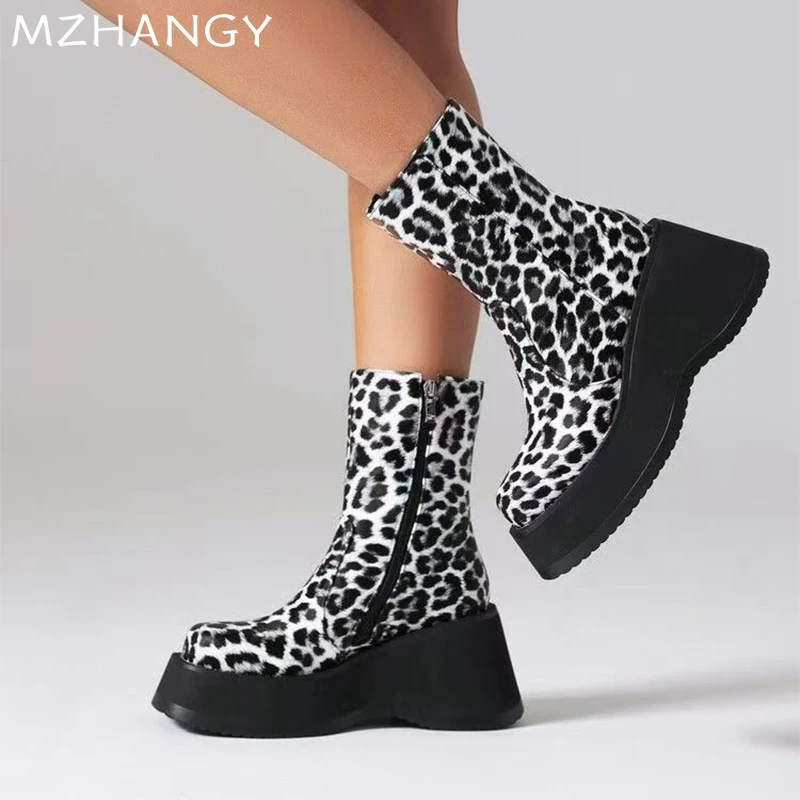 Женские кожаные ботильоны с леопардовым принтом на танкетке зимние туфли