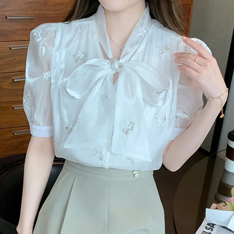 Женская летняя блузка с коротким рукавом и бантом на воротнике