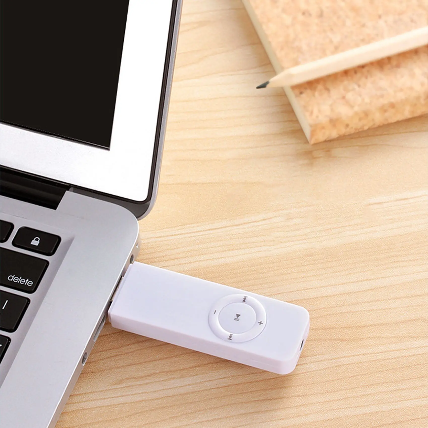 Портативный USB спортивный U-диск мини MP3-плеер с поддержкой TF-карты 32 Гб (белый)