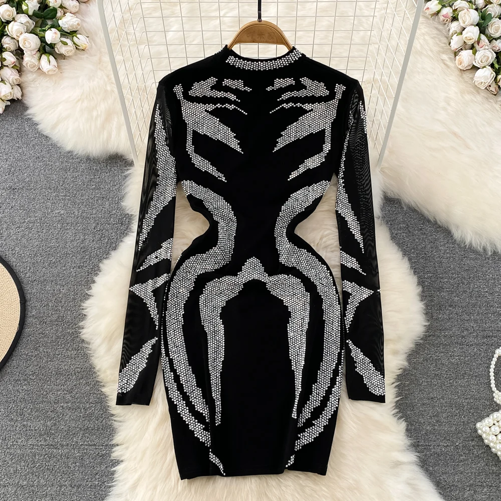 

Осенне-светильник роскошный темпераментный воротник-стойка с бриллиантами и талией, тонкое и короткое посылка, платье на бедрах