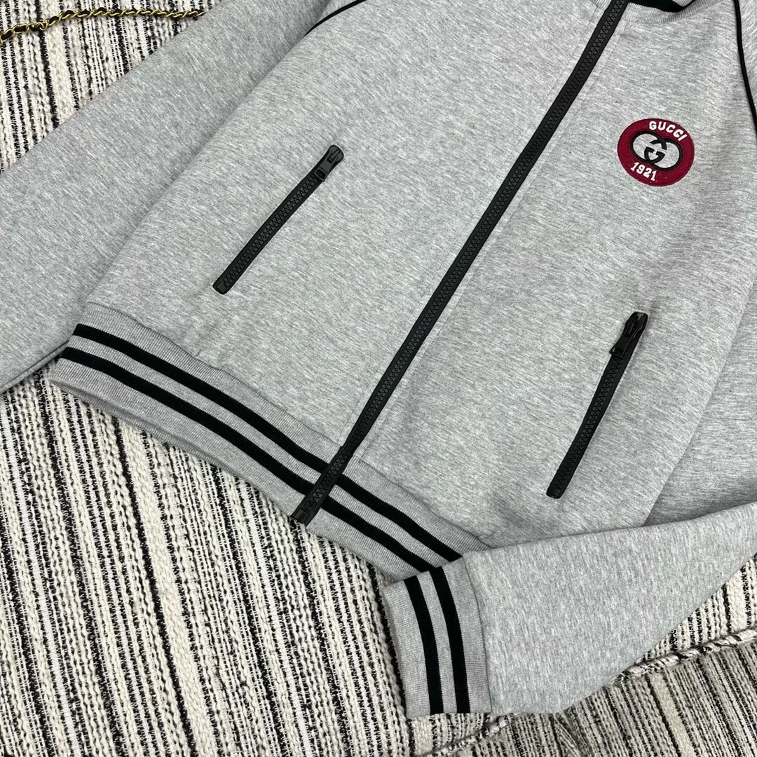 Модный костюм