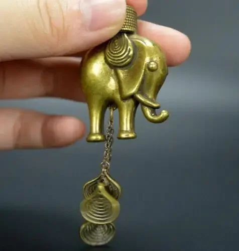 Коллекция старых азиатских антиквариат из латуни Изысканный маленький кулон в