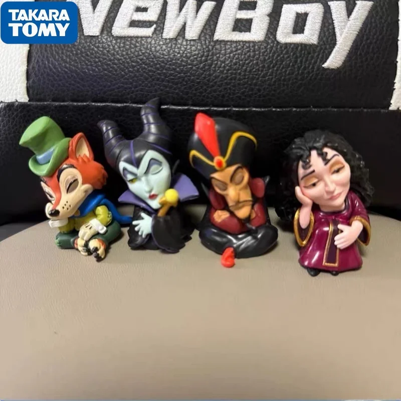 Фото Коллекционная фигурка-гашапон Takara Tomy Disney Villains: Злодеи на плече, сидящие злодеи-боссы — Малефисента, Круэлла, Красная Королева (украшение) №5