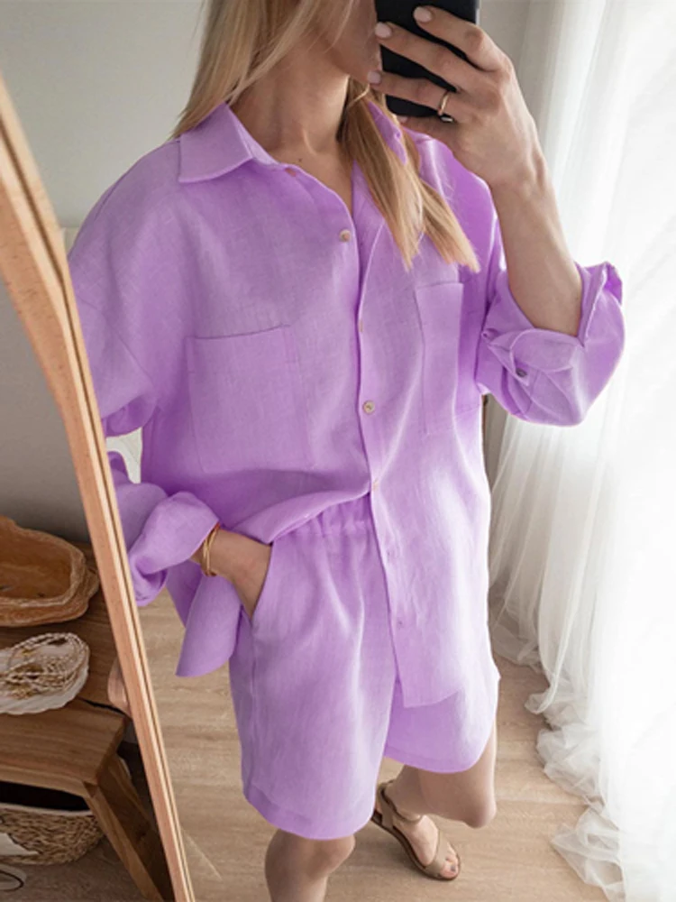 

Однотонные женские летние костюмы, модная однобортная рубашка с длинным рукавом и отложным воротником и шорты с карманами, комплект из 2 пре...