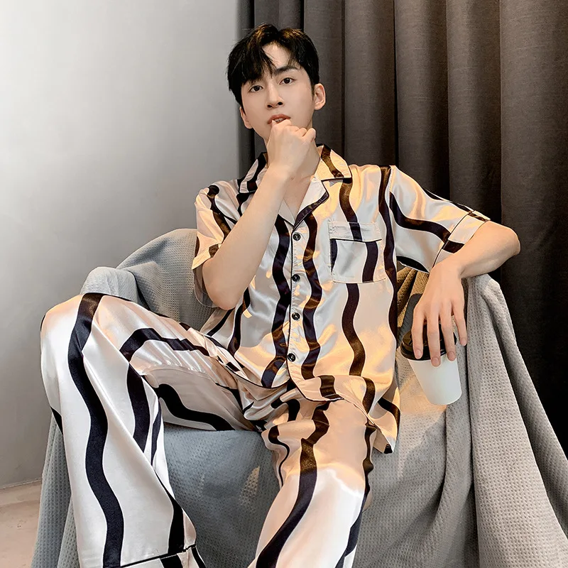 Рисунок 5 - Пижамный костюм с принтом влюбленных