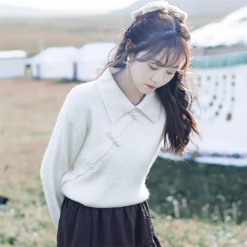 Женский трикотажный пуловер на пуговицах с отложным воротником