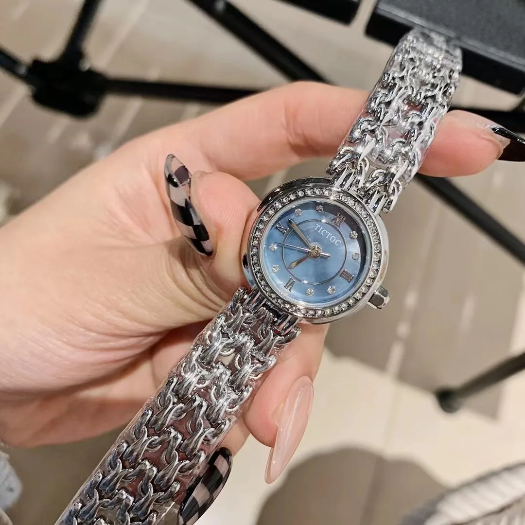 New Designer Twisted Chains Bracelets Watches for Women Summer Fashion Dress Wrist watch Colorful Shell Analog Watches Quartz