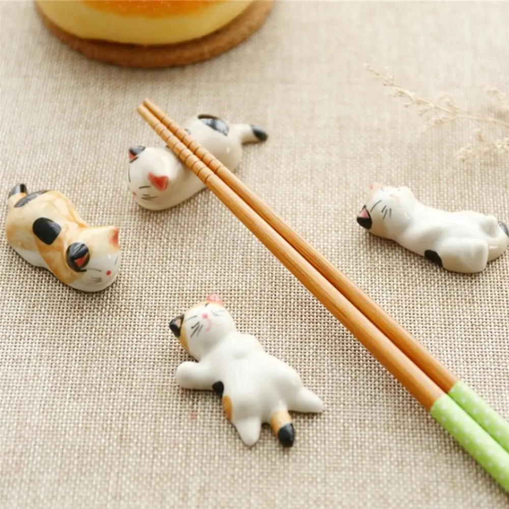 

1PC Cute Cat Ceramic Chopsticks Holder Stand fine Design Chopstick Rack Pillow Care Rest Japanese Style Kitchen Tableware Tools