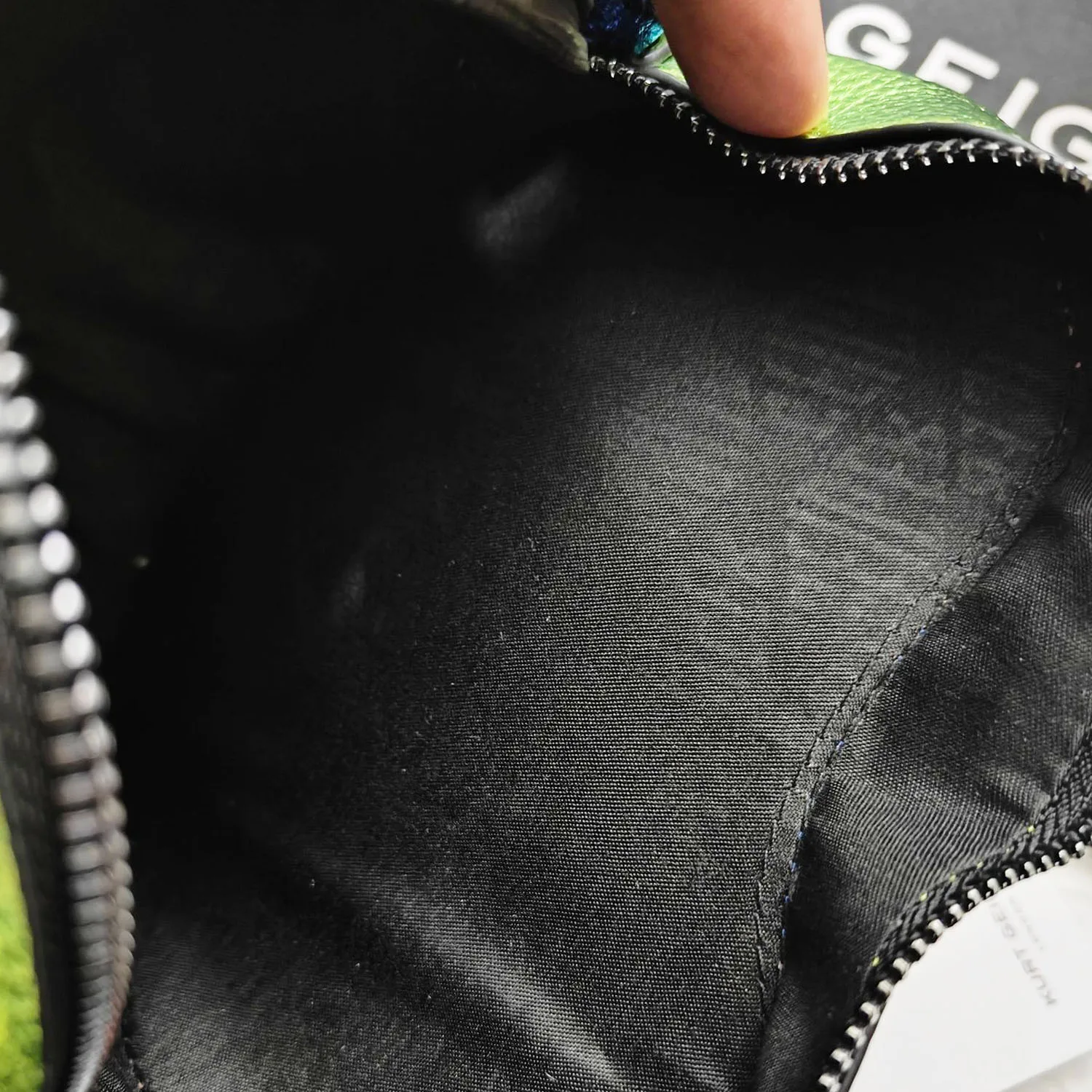 2023 KURT G Fashion Heart-Shaped Rainbow Women Crossbody Bags Colorful PU Tote Bag Outdoor Travel Shoulder Bag Fashion Design