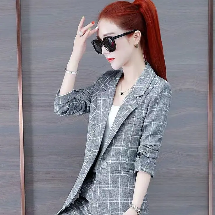 Новинка весны 2024 Женский комплект из трех предметов с клетчатым рисунком