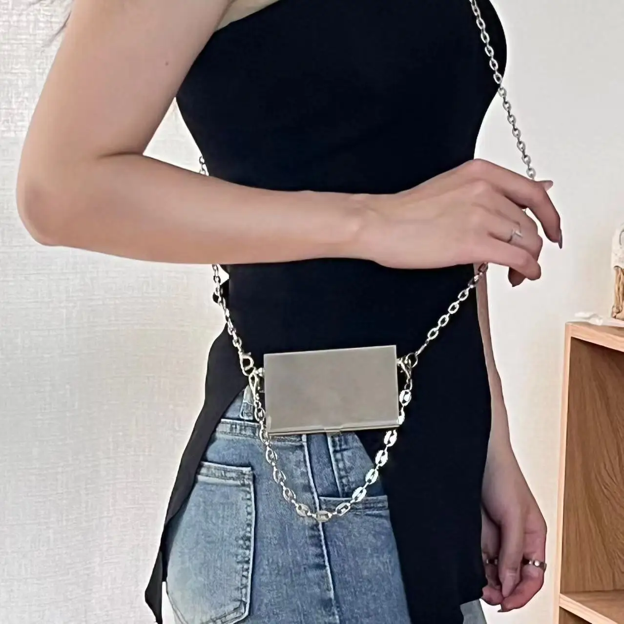 Новинка 2024 сумка через плечо для карт женщин металлическая визитница зажим на