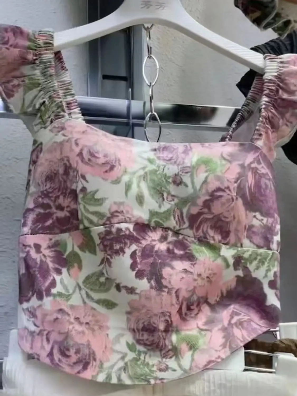 Женская блузка с открытыми плечами и цветочным принтом