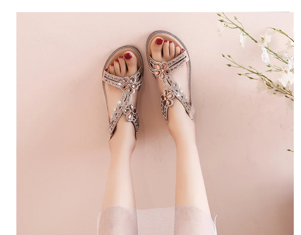 2023 Women Flat Shoes Summer Luxury Designer Rhinestone Sandals Diamond Elegant Glitter Beach Sandals Black Silver Gold Sandals