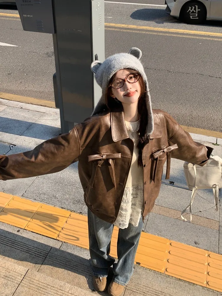 Куртка женская кожаная с бантом на осень и зиму