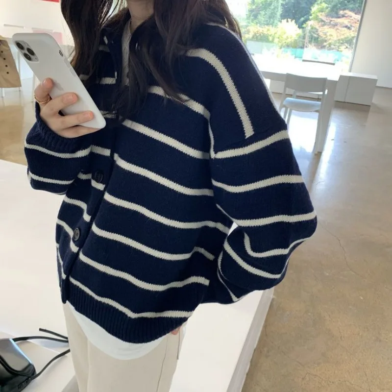 Рисунок 2 - Женский полосатый вязаный кардиган