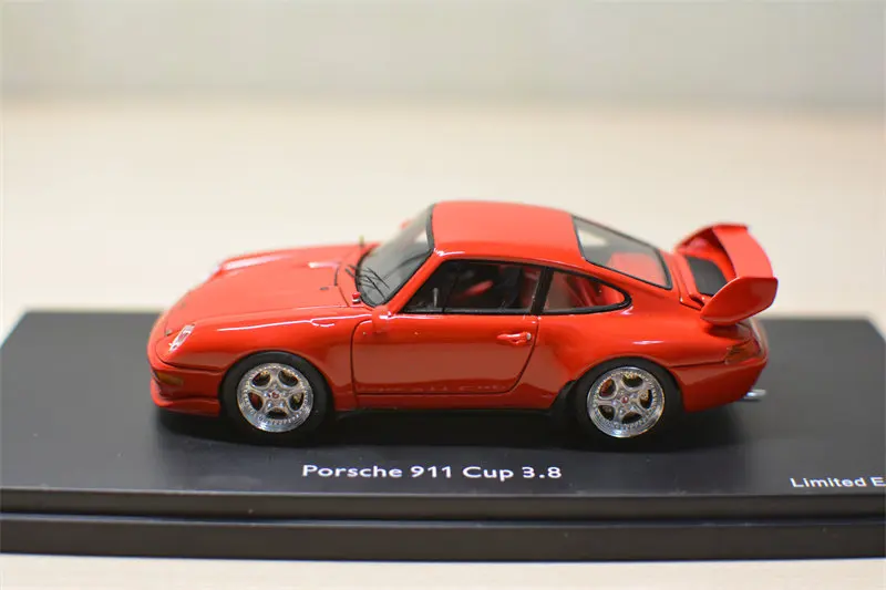 Фото Модель автомобиля Schuco 1:43 Porsche 911 (993) Cup 3.8 красного цвета из литого металла №2