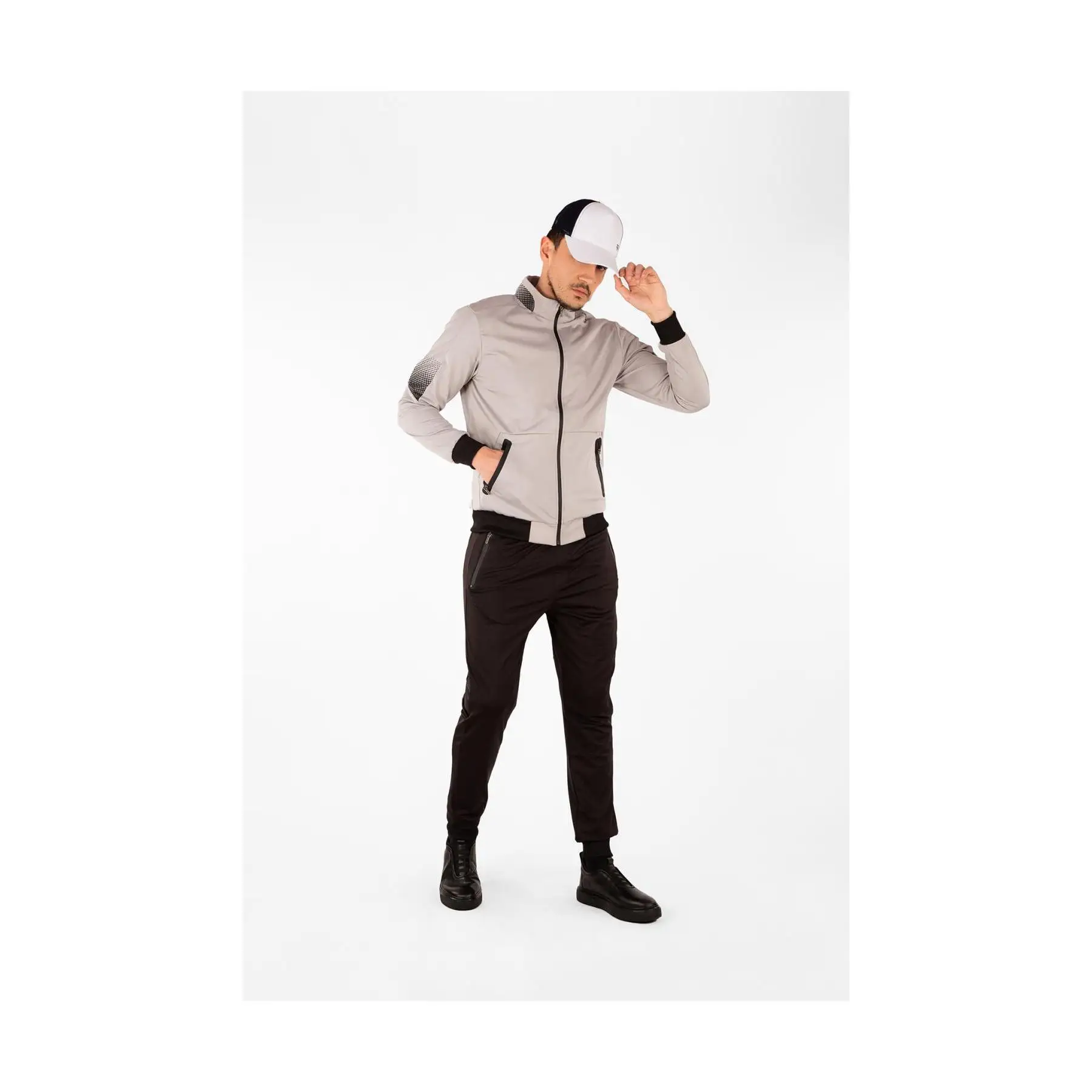 Спортивный костюм с вертикальным воротником на молнии |