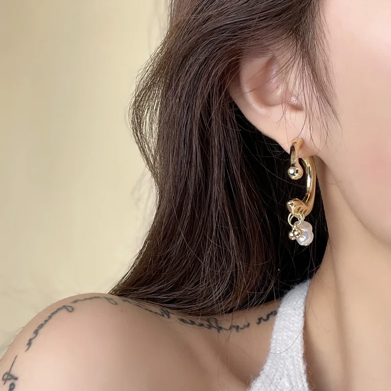 

Темпераментные серьги с неправильным жемчугом в форме C, корейские модные трендовые серьги 2022, ювелирные изделия