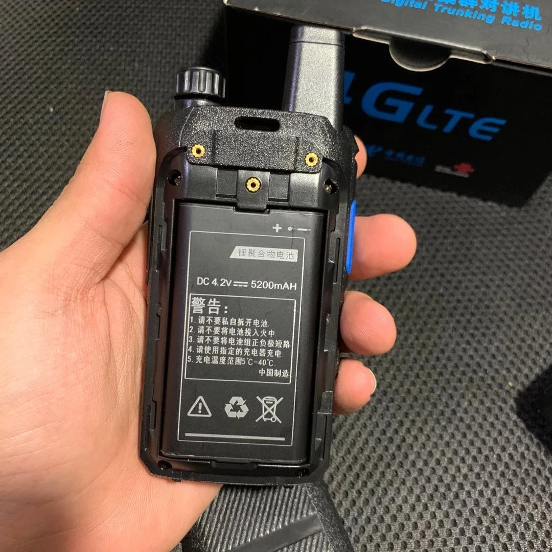 Free Earphones zello Phone 4g sim walkie talkie wifi blue tooth radio 6800mAH Ptt for Hunting Trolley Talki Poc Radio