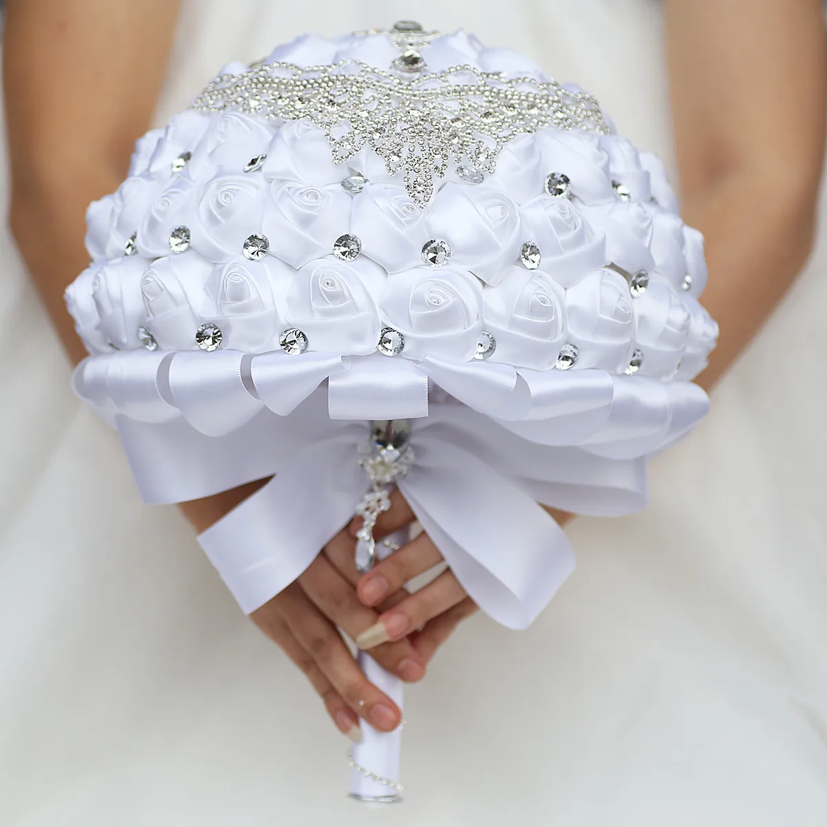 

VOHSIAHPO Bride Wedding Bouquet Artificial White Rhinestone Bouquet Bridesmaid Holding Flowers Festival Party Gift Accessories