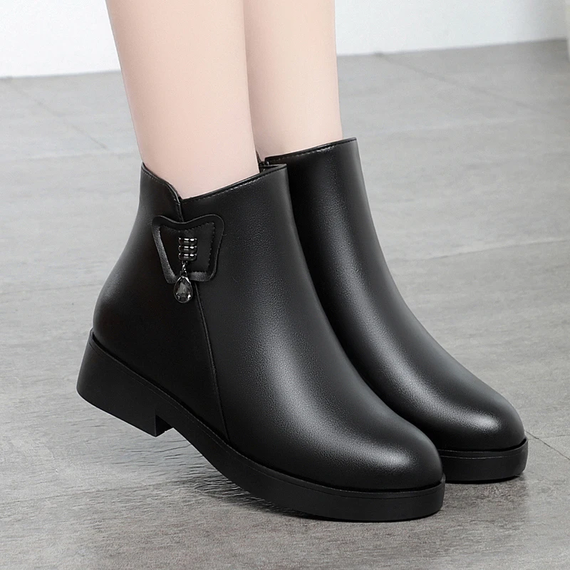 Women Winter Boots Anti-slip 2023 New Genuine Leather Boots Women Middle-aged Wool Warm Large Size Mom Boots Women Shoes