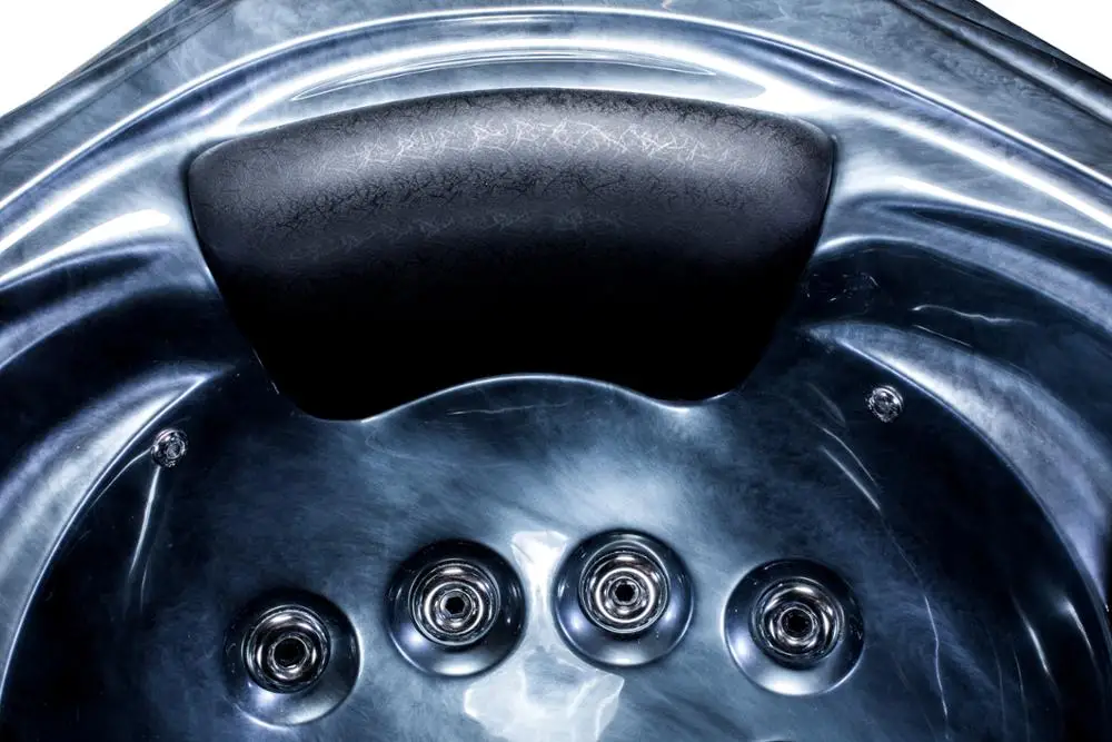 Рисунок 4 - Современная акриловая ванна для 5 человек