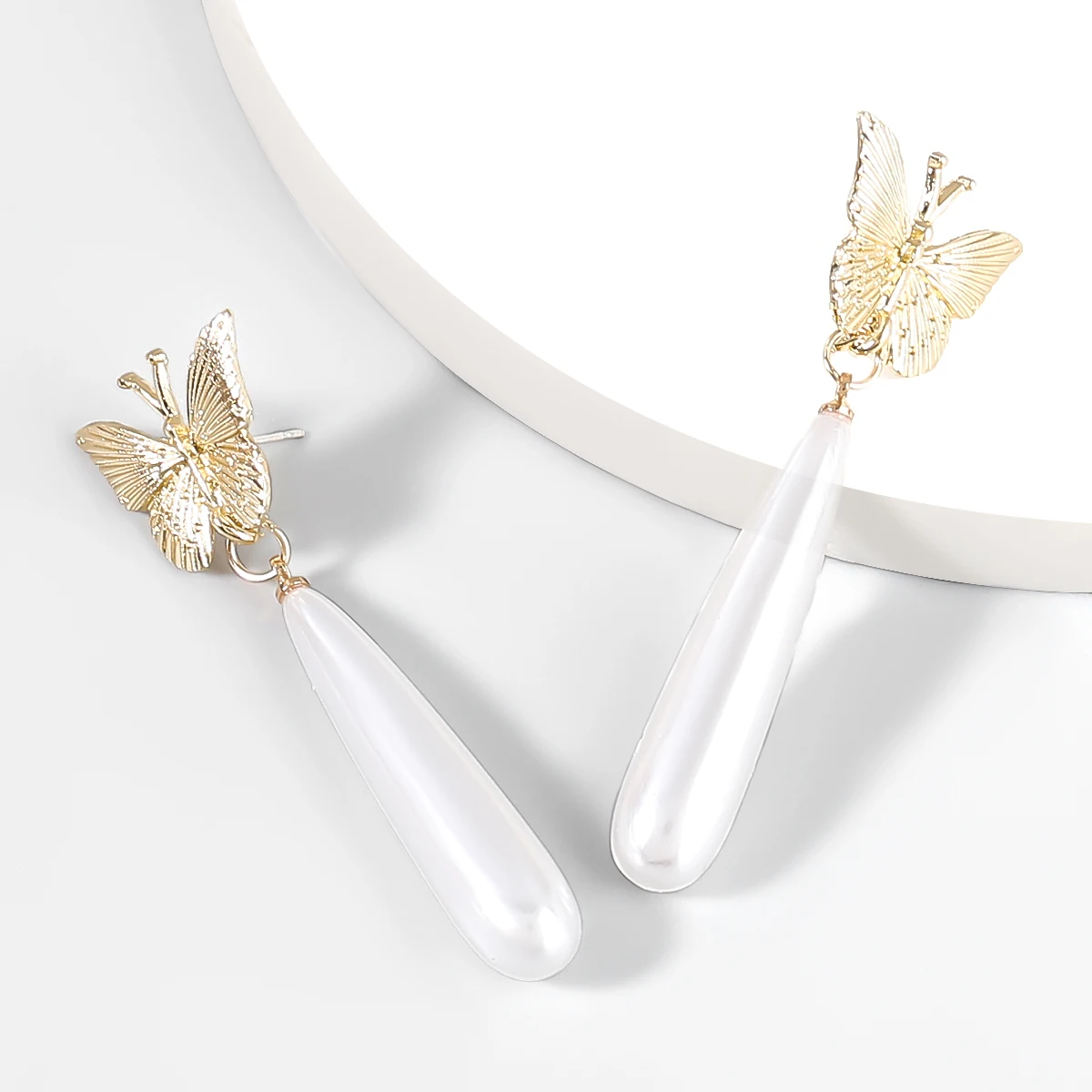 

Pauli Manfi Fashion Metal Butterfly Imitation Pearl Earrings Women's Popular Exaggerated Dangle Earrings Party Accessories