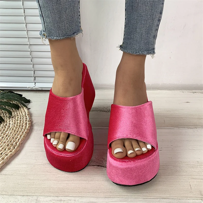 Women New Luxury Brand Square-headed Thick-soled Flat Middle Heel Slippers Women's Simple Beach Sandals Versatile Slippers