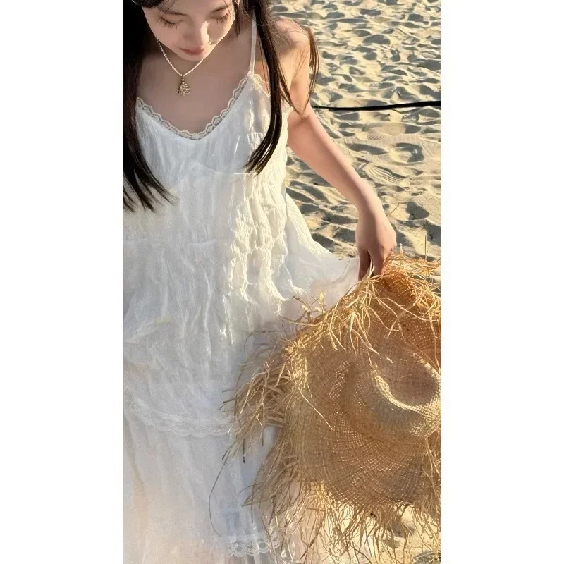 Женское платье на бретелях во французском стиле Белое Облегающее без рукавов с