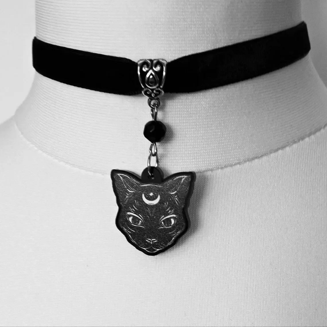 Готическое ожерелье с подвеской в виде черной кошки