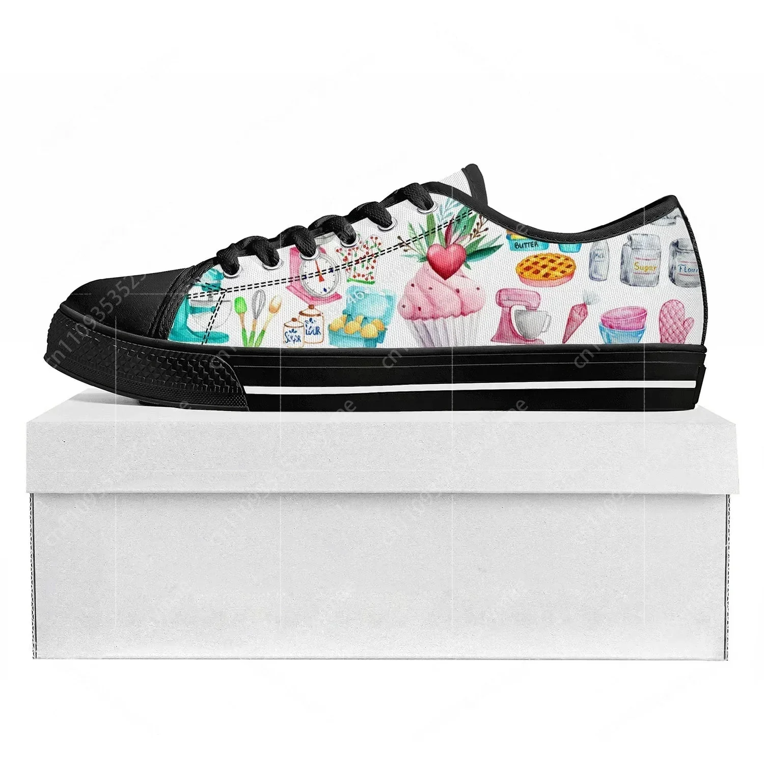 Фото Кроссовки Cartoon Cake Chef Low Top, высококачественные, мужские, женские, подростковые, из канваса, повседневные, для пар, на заказ, черные №2