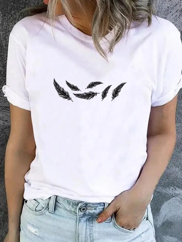 

Футболка женская с принтом «перо любви», милая рубашка с графическим принтом 90-х, модная базовая одежда с коротким рукавом, Топ