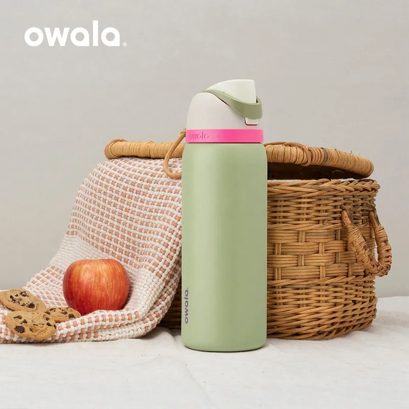 Фото ﻿   Бутылка Owala FreeSip объемом 32 унции, изолированная, из нержавеющей стали, с встроенной трубочкой, герметичной откидной крышкой, портативная. №4