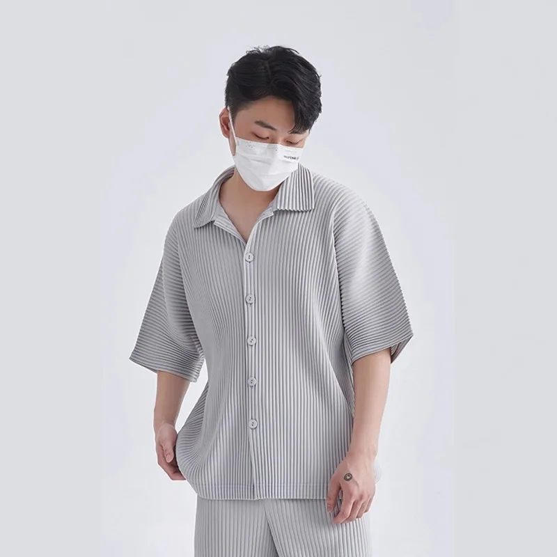 Фото Мужская плиссированная рубашка Miyake с коротким рукавом, классический плиссированный топ 2026 года, летняя свободная плиссированная куртка, свободный топ больших размеров №3