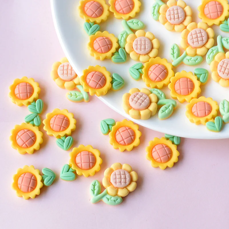 

10 Pcs New Lovely Mini Cartoon Sunflower Resin Scrapbook Diy Jewellery Hairpin Accessories Decorate Craft