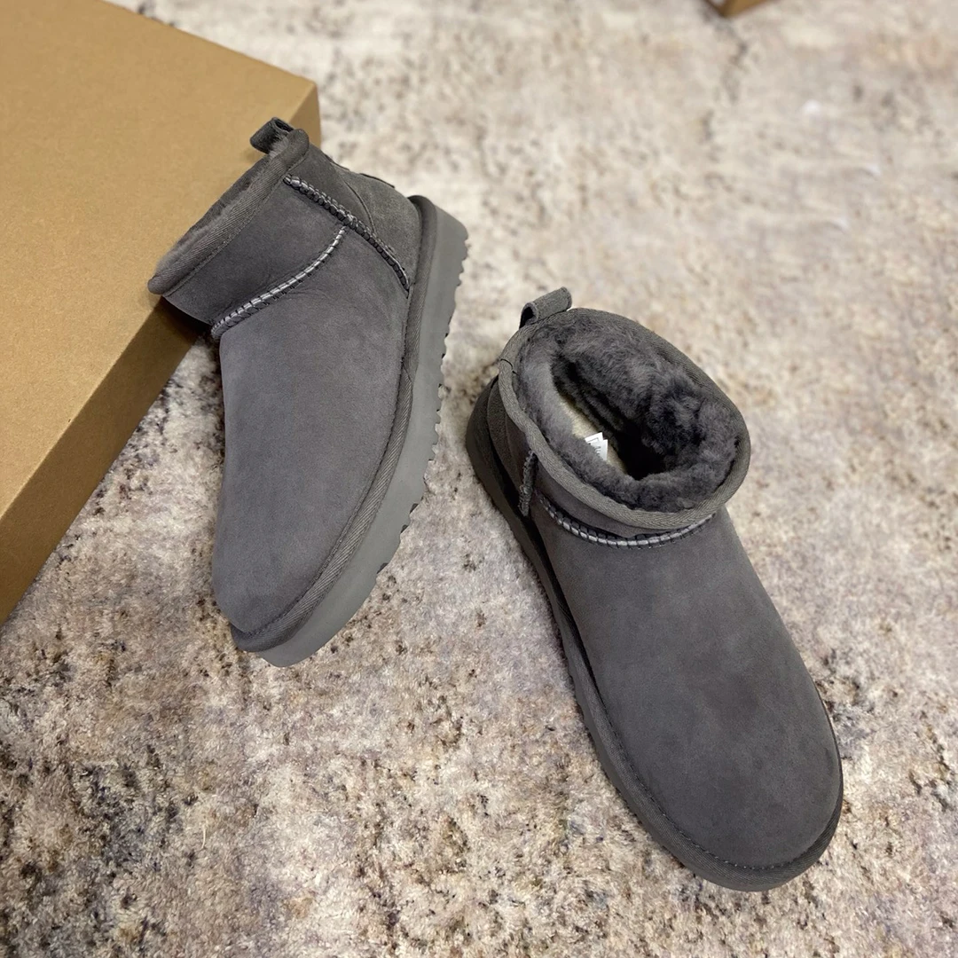 Женские зимние сапоги из плотного плюша на резинке