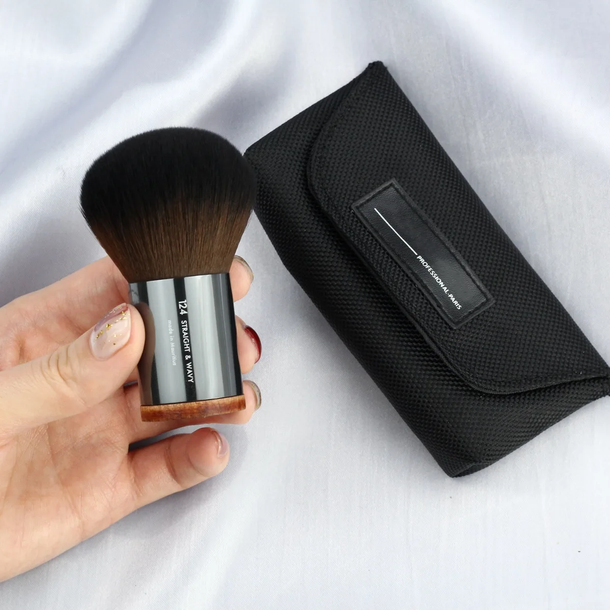 

Single Portable Loose Powder Blush Foundation Brush with Brush Pack Touch Up Makeup Brush Small Delicate Soft Fluffy Bristles