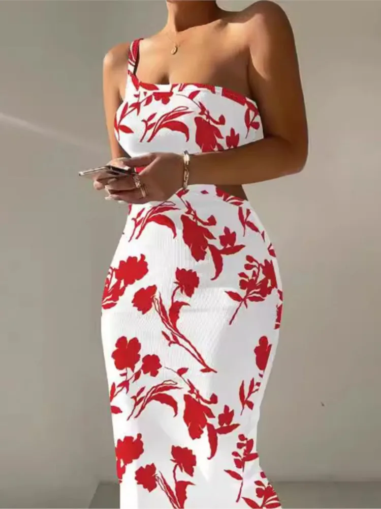 Женское облегающее платье на одно плечо с открытой спиной