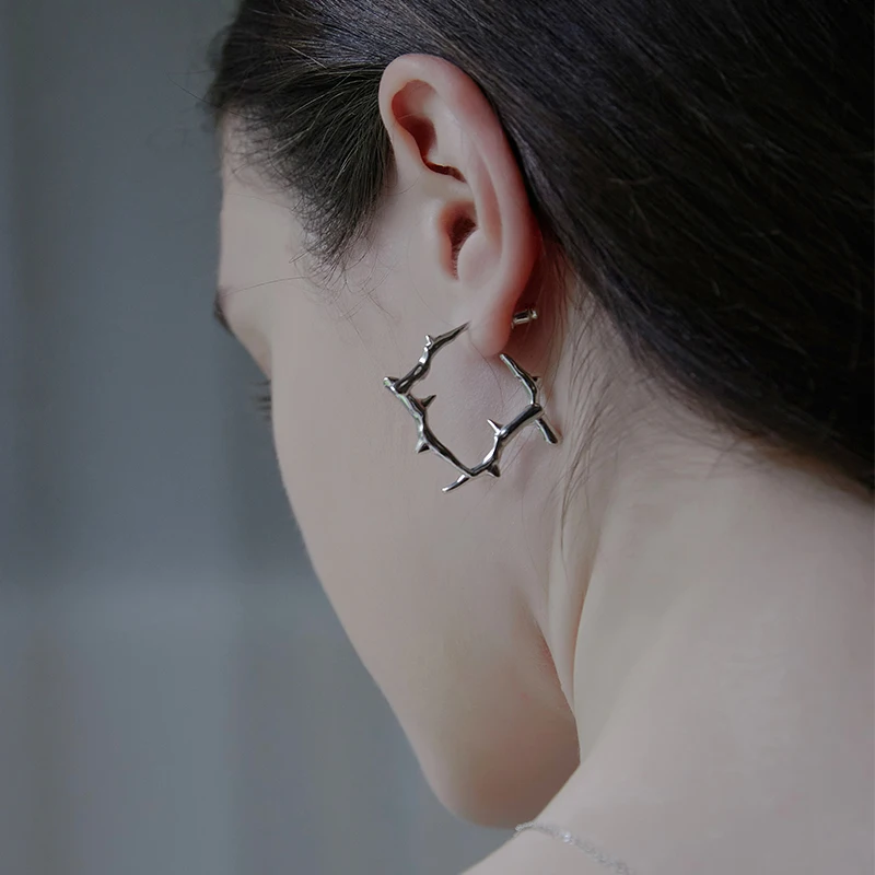 

Женские серьги-гвоздики с шипами, из латуни