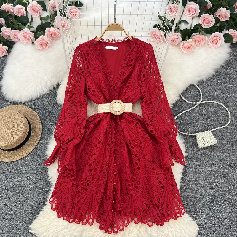 

Женское кружевное мини-платье с V-образным вырезом и цветочным принтом