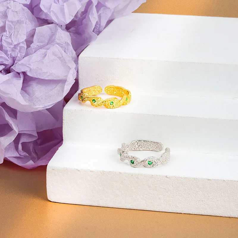 

Женское кольцо в стиле ретро