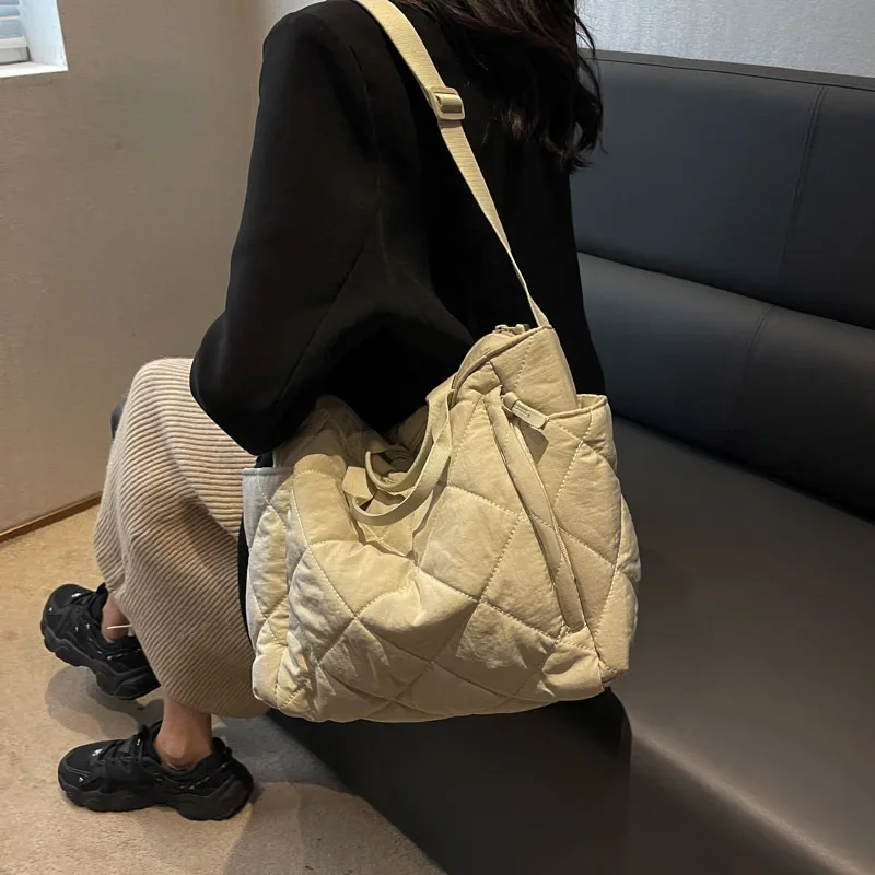 

2023 New Winter Big Bag Women OL Ladies Handbags Large Capacity Crossbody Bags Soft Quilted Cotton Purses and Handbags Tote Bag